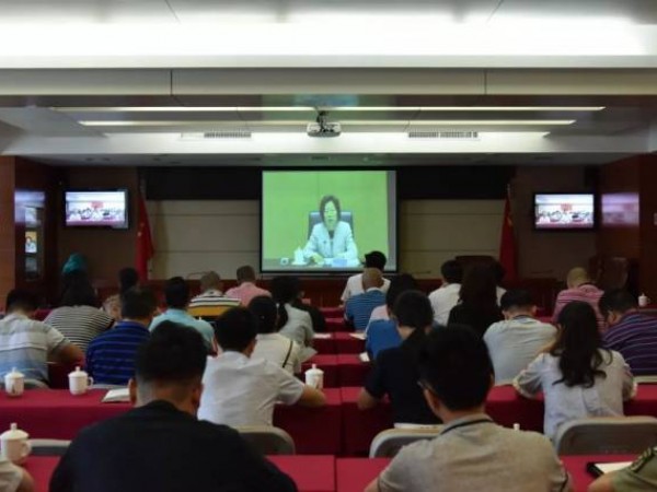 李克強(qiáng)對(duì)全國(guó)就業(yè)創(chuàng)業(yè)工作暨普通高等學(xué)校畢業(yè)生就業(yè)創(chuàng)業(yè)工作電視電話(huà)會(huì)議作出重要批示